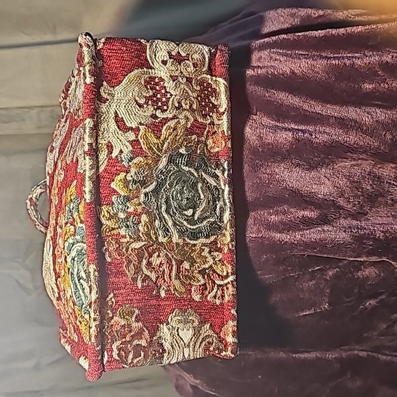 Brand new red Carpet tote - Picture 3 of 3